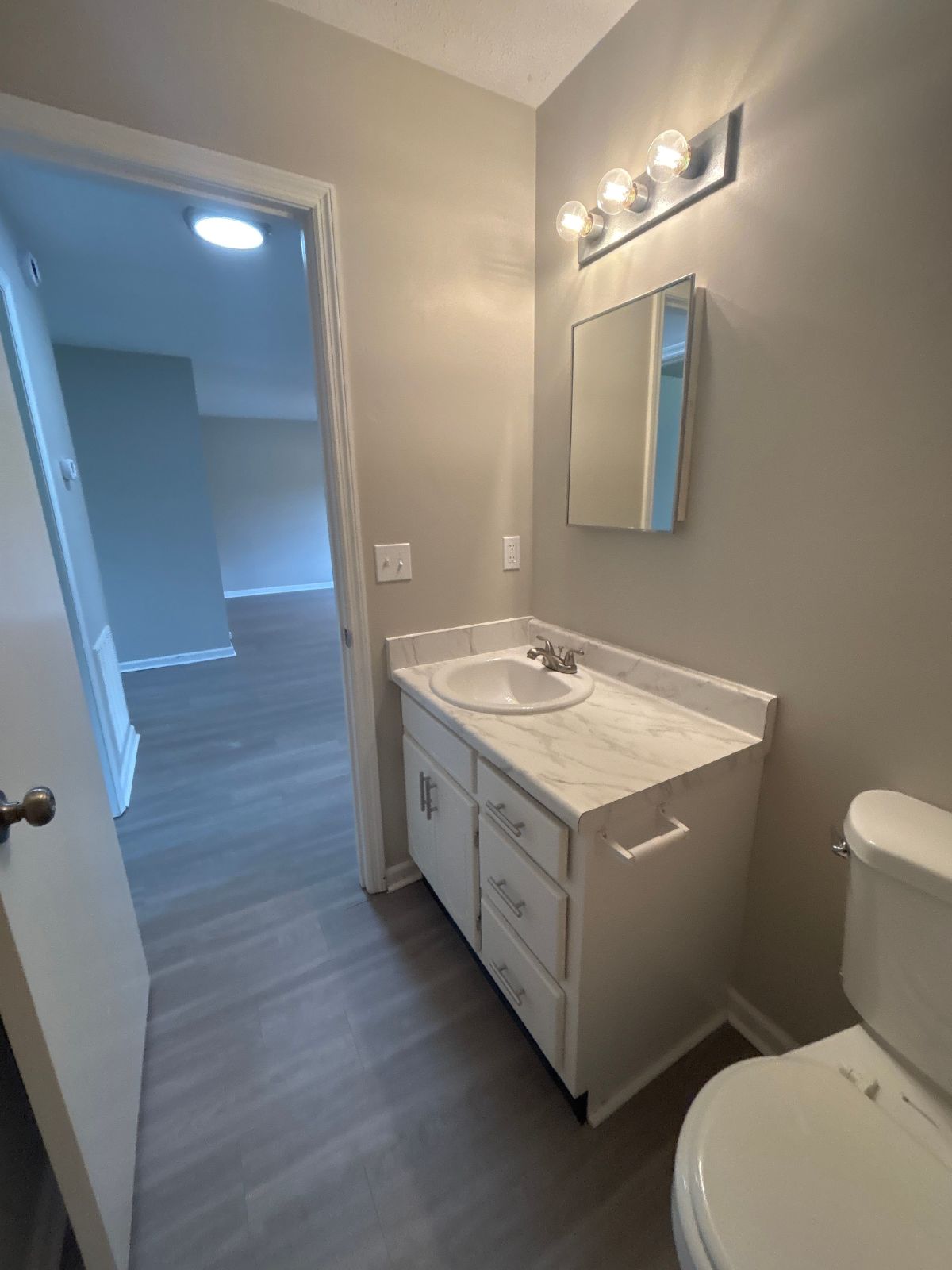 1/2 OFF MOVE IN SPECIAL! - 2 Bedroom Duplex in Manchester! property image