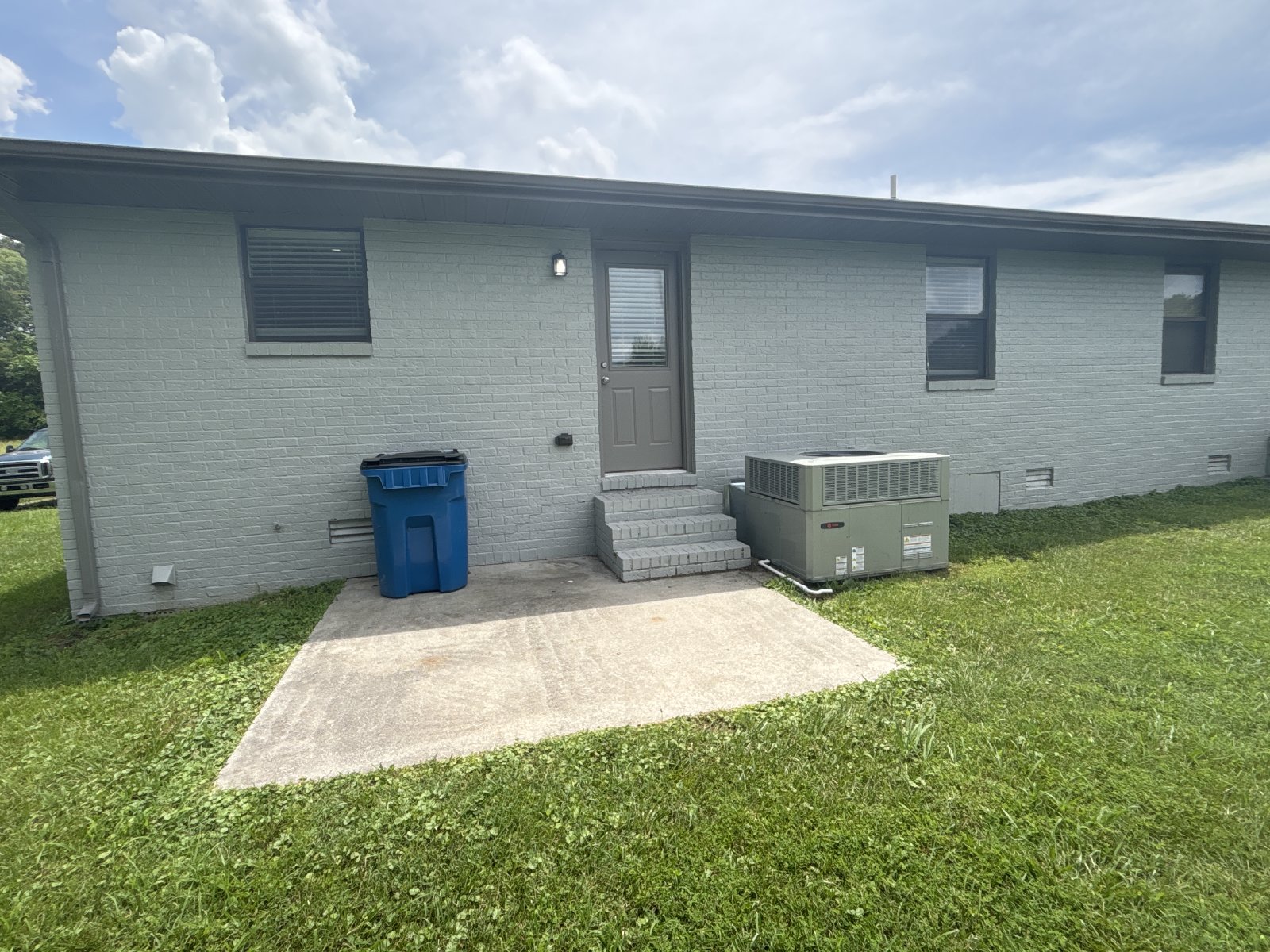 1/2 OFF MOVE IN SPECIAL! - 2 Bedroom Duplex in Manchester! property image