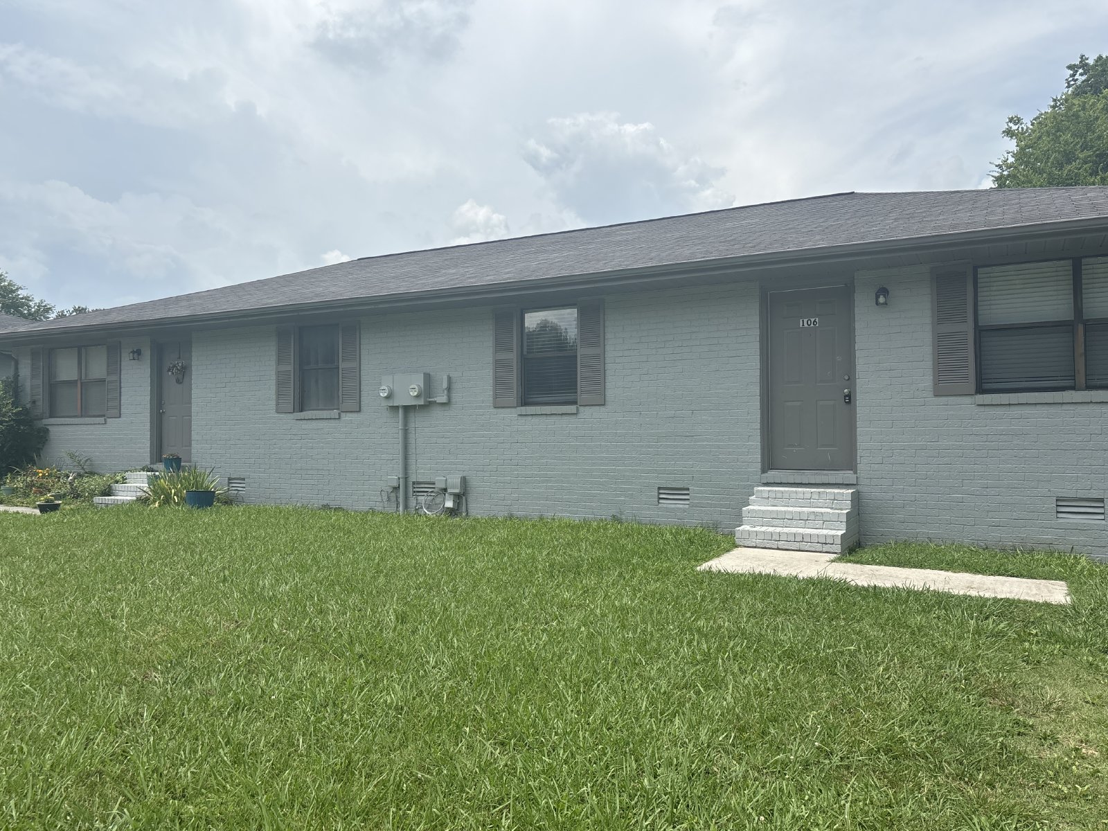 1/2 OFF MOVE IN SPECIAL! - 2 Bedroom Duplex in Manchester! property image