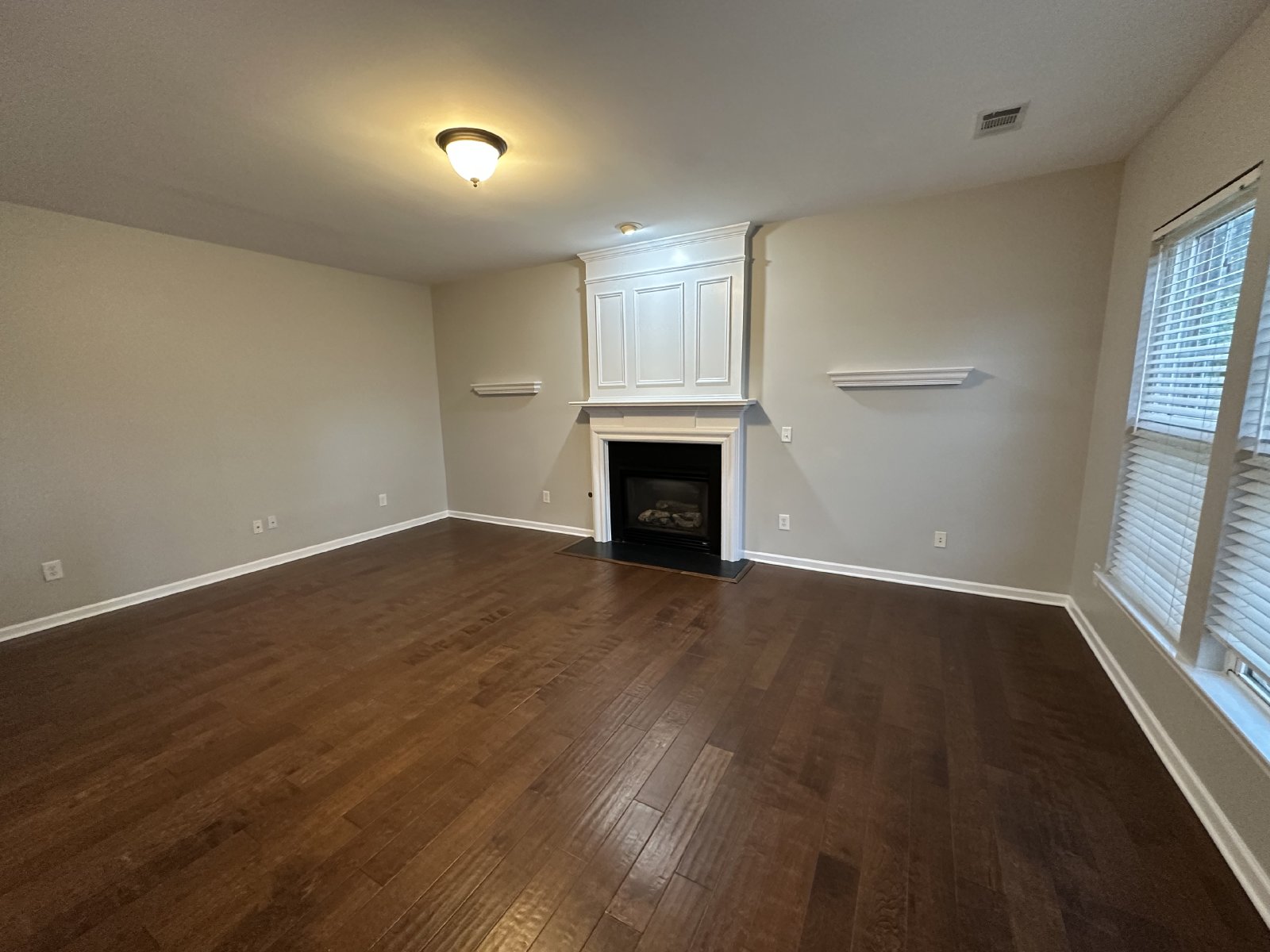 Beautiful 4 Bed 2.5 Bath Home In Brentwood! property image