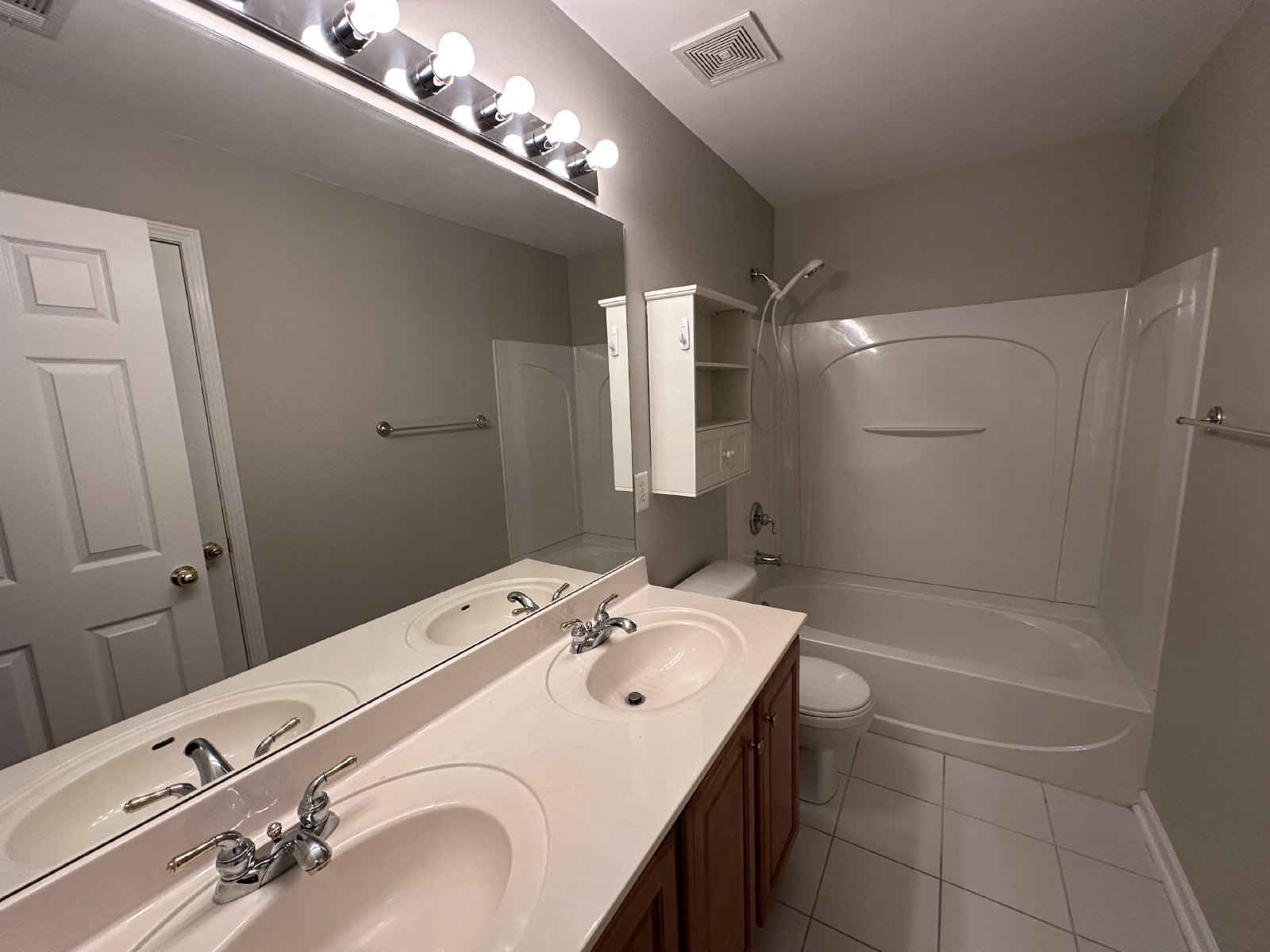 Beautiful 4 Bed 2.5 Bath Home In Brentwood! property image