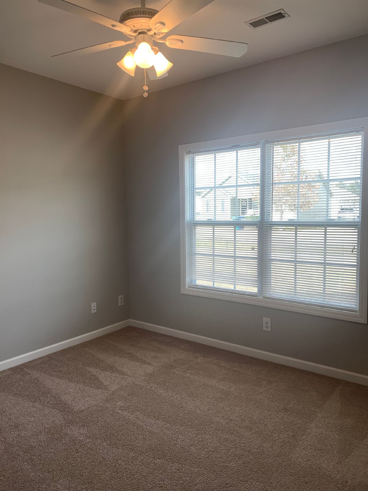Bright and Open Floor Plan with Large Fenced in Yard! property image