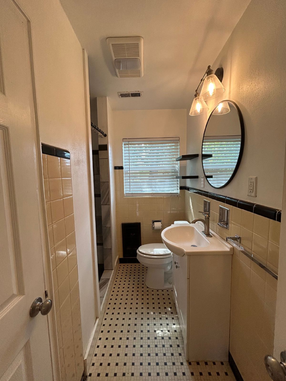 Charming Belvoir Home - 2 Bed, 1 Bath, 1 Car Garage, Fully Fenced Yard! property image
