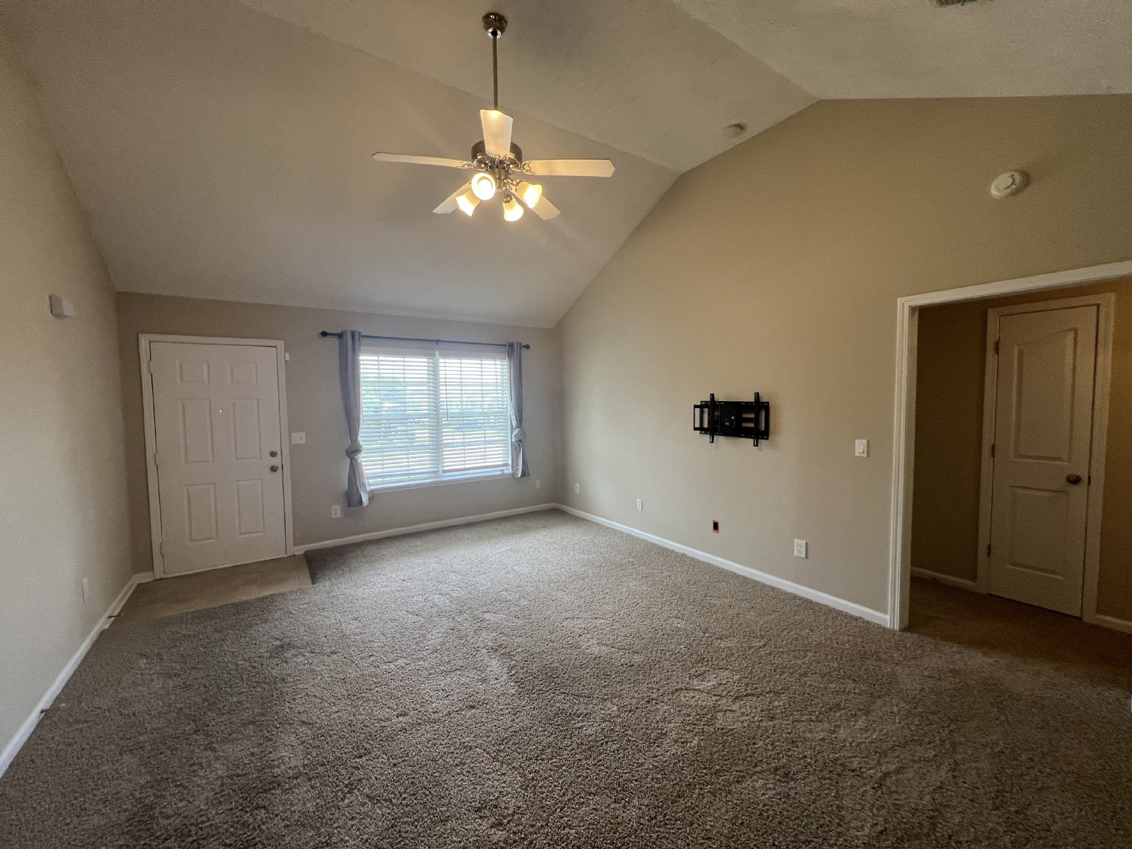 Cute 3 BR 2 Bath 1 Car Garage in Lake Forest Subdivision - Mowing Included! property image