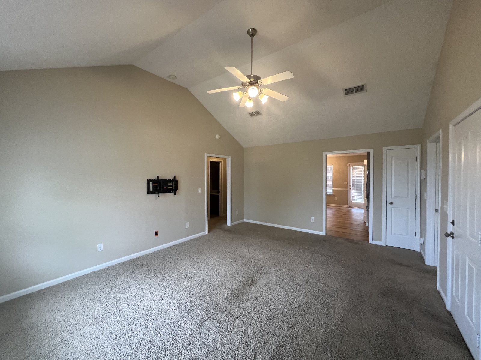 Cute 3 BR 2 Bath 1 Car Garage in Lake Forest Subdivision - Mowing Included! property image