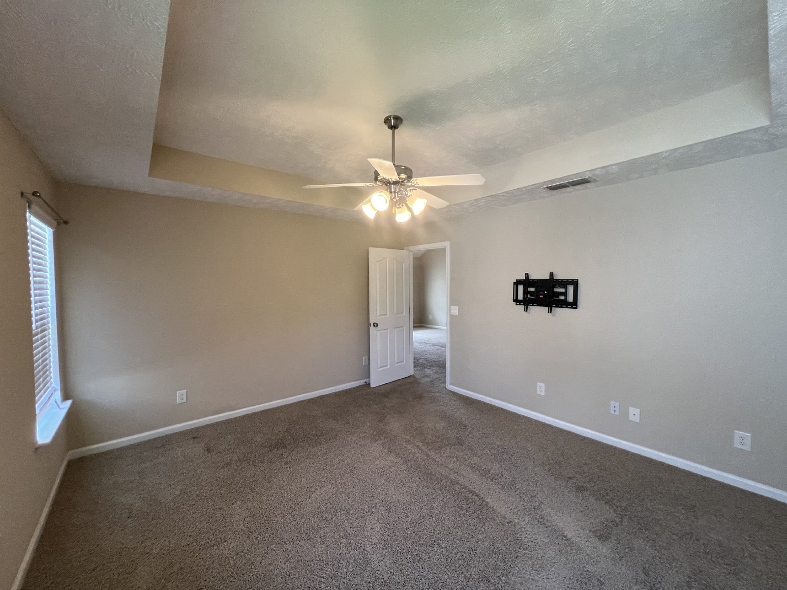 Cute 3 BR 2 Bath 1 Car Garage in Lake Forest Subdivision - Mowing Included! property image