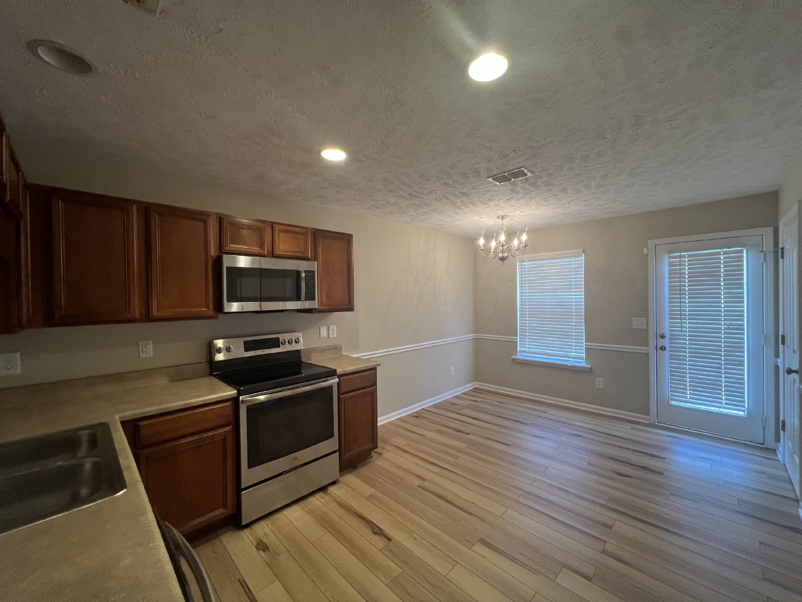 Cute 3 BR 2 Bath 1 Car Garage in Lake Forest Subdivision - Mowing Included! property image