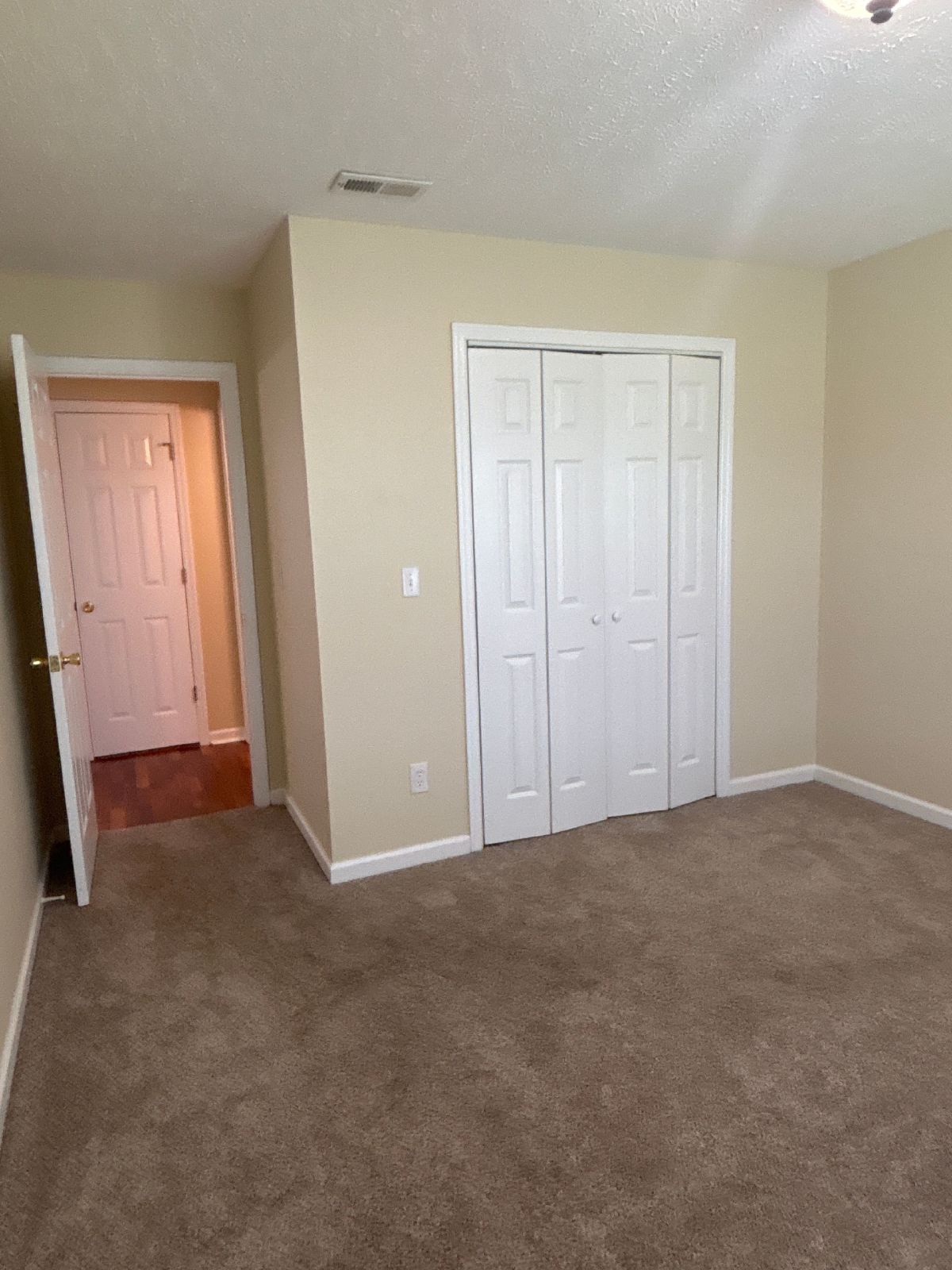 Adorable 3 Bedroom Townhome in the Center of Manchester! property image