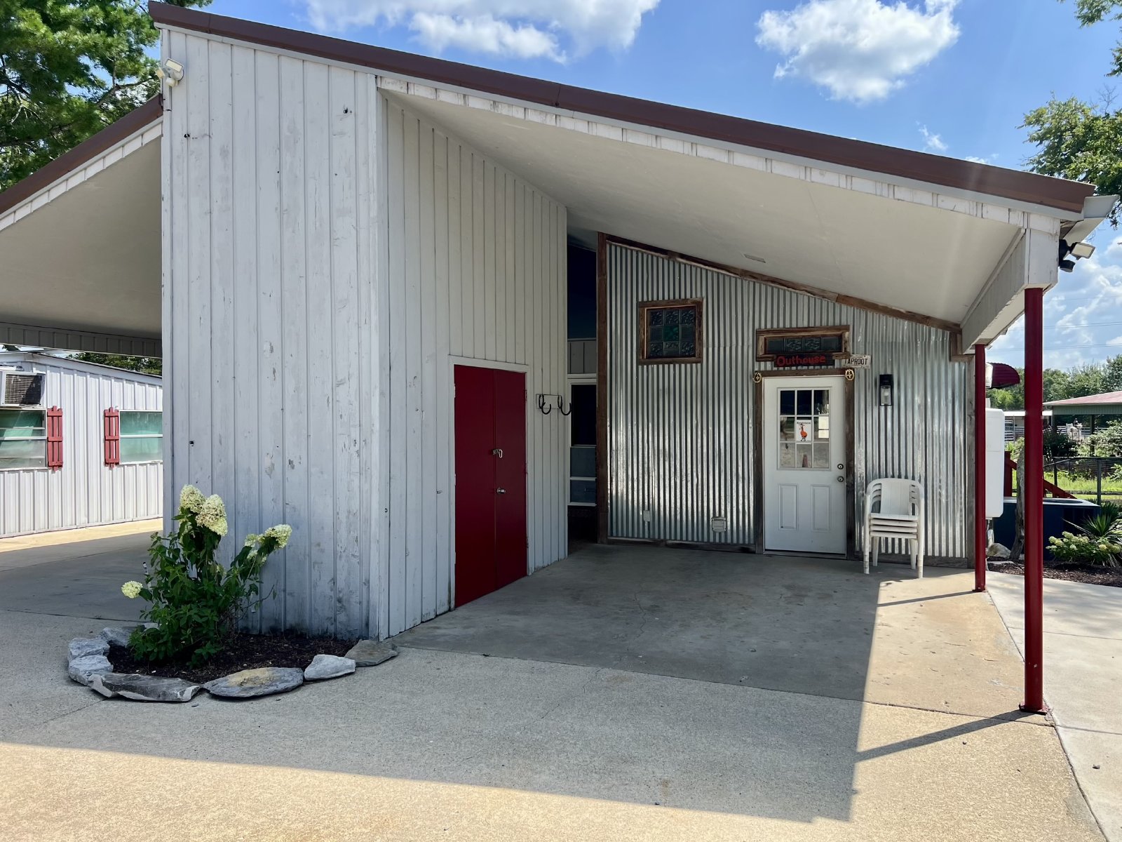Cabin Style Home on Equestrian Farm *Private Pool* property image