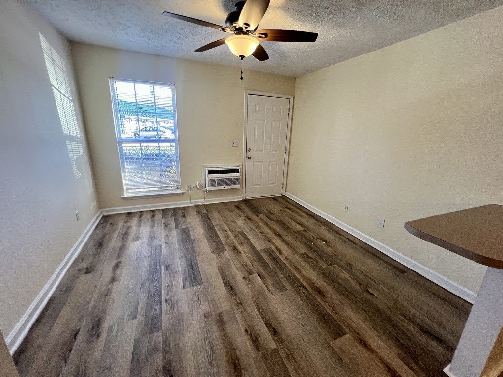 *END UNIT* 1 Bed/1 Bath Apt., Water Included property image
