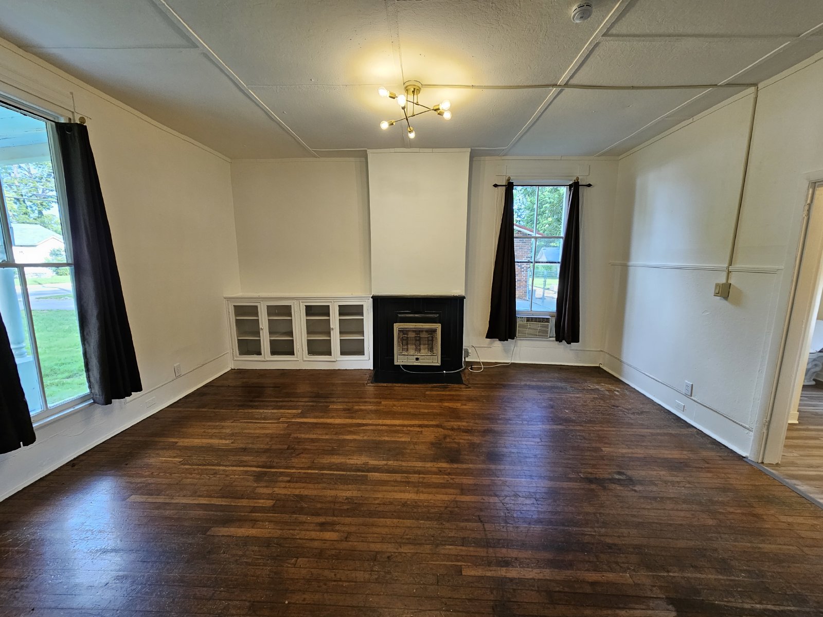 Cozy Efficiency Unit in Walking Distance From Downtown property image