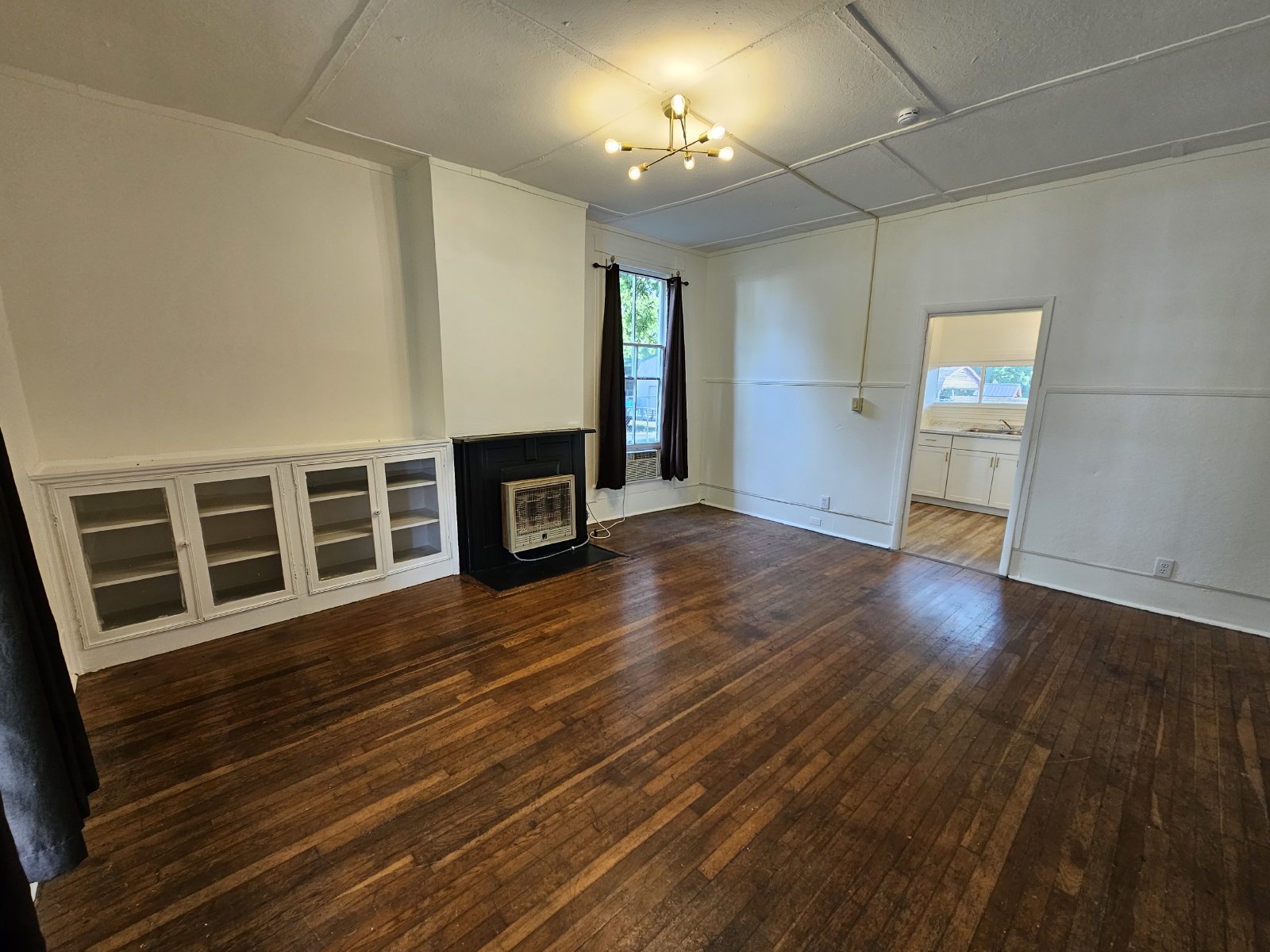 Cozy Efficiency Unit in Walking Distance From Downtown property image