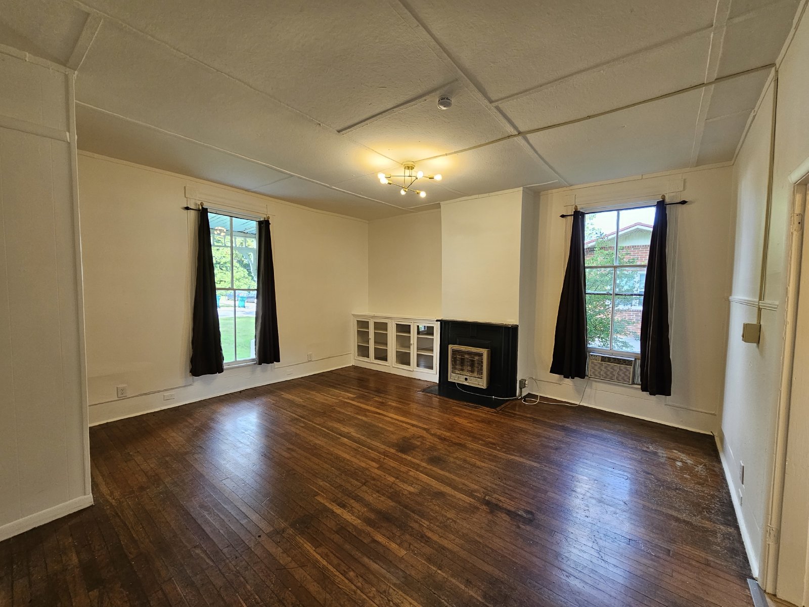 Cozy Efficiency Unit in Walking Distance From Downtown property image
