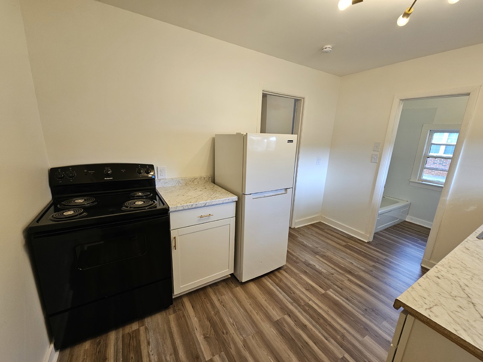 Cozy Efficiency Unit in Walking Distance From Downtown property image