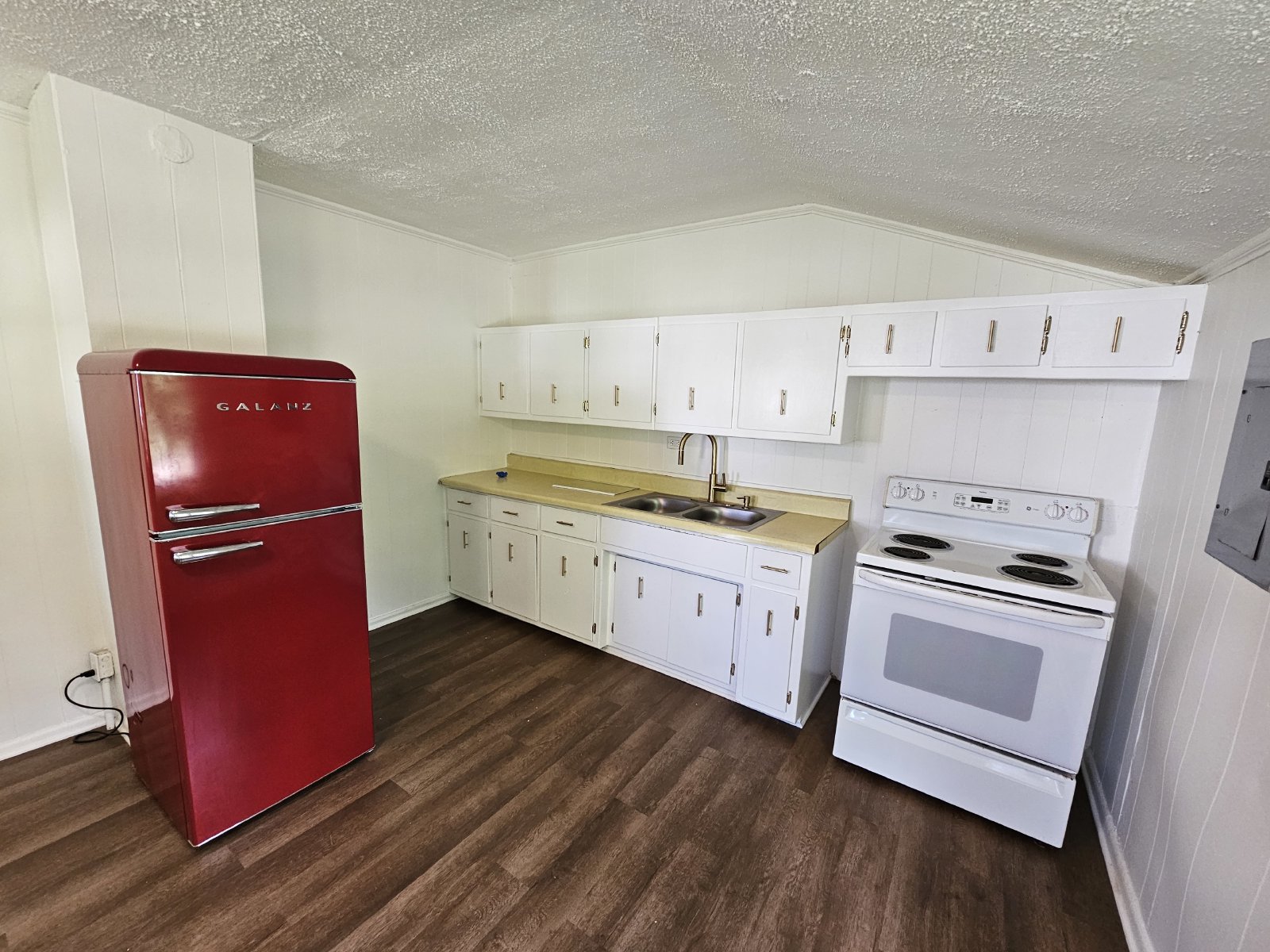 Cozy Unit in Walking Distance From Downtown property image
