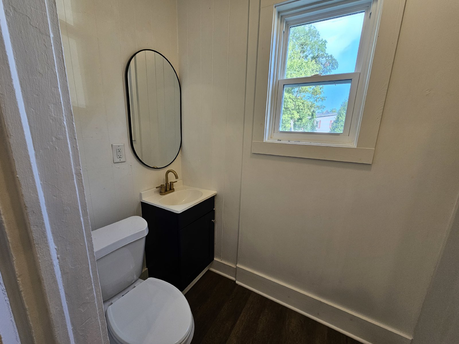 Cozy Unit in Walking Distance From Downtown property image