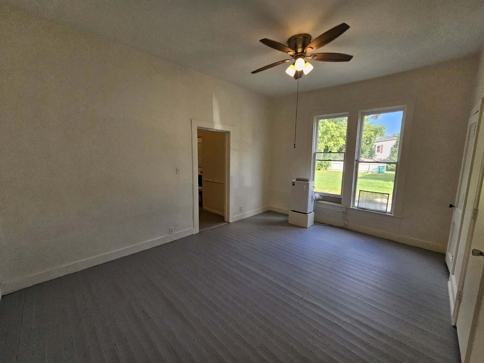 Cozy Unit in Walking Distance From Downtown property image