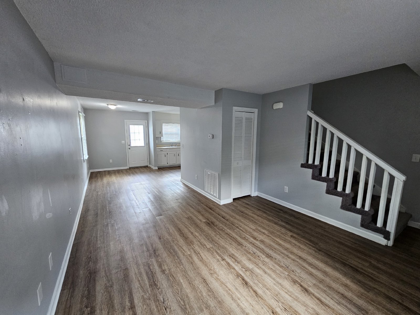 Spacious 2-Story Duplex in Tullahoma! property image