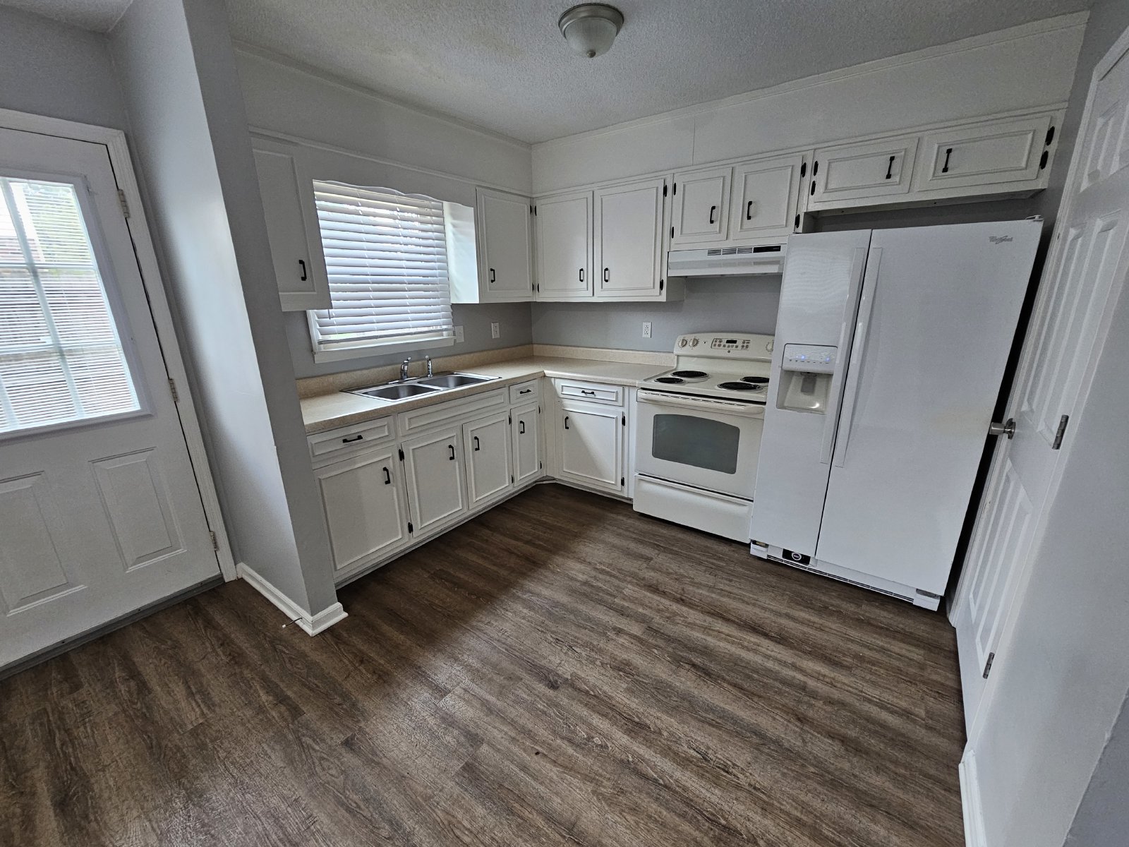 Spacious 2-Story Duplex in Tullahoma! property image