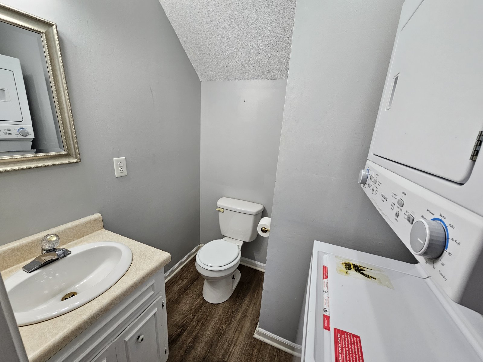 Spacious 2-Story Duplex in Tullahoma! property image