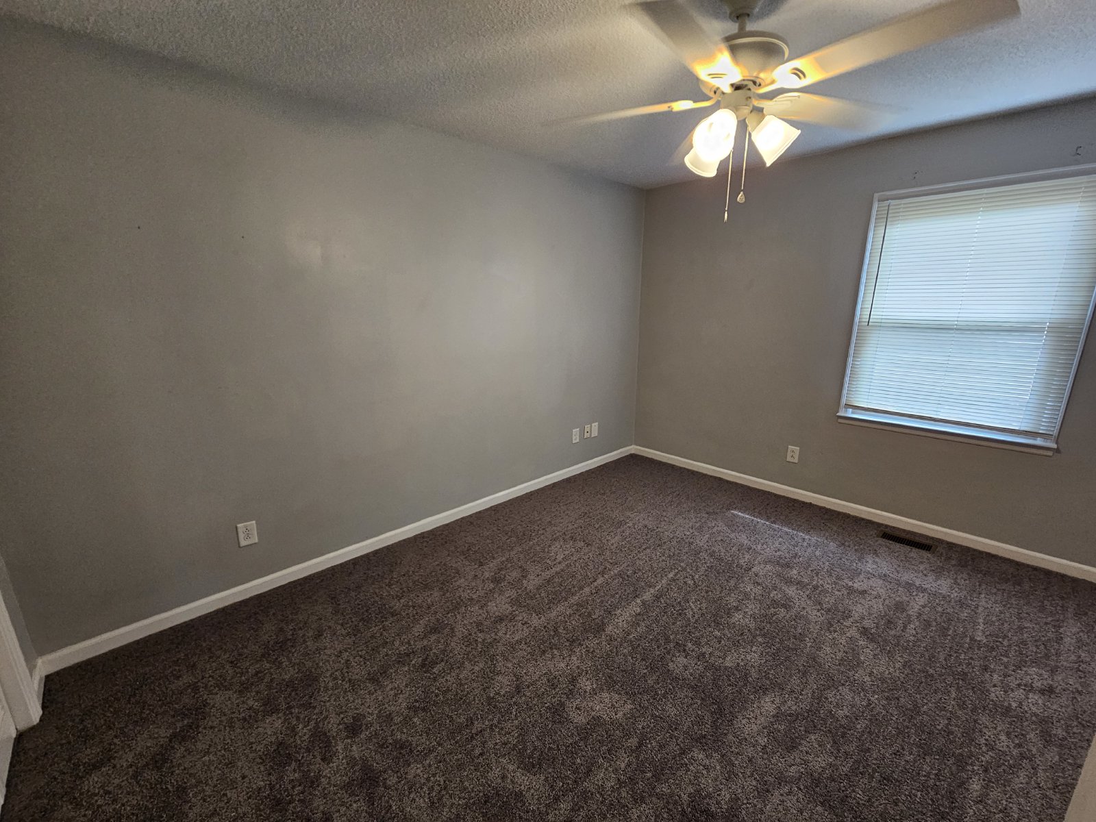 Spacious 2-Story Duplex in Tullahoma! property image