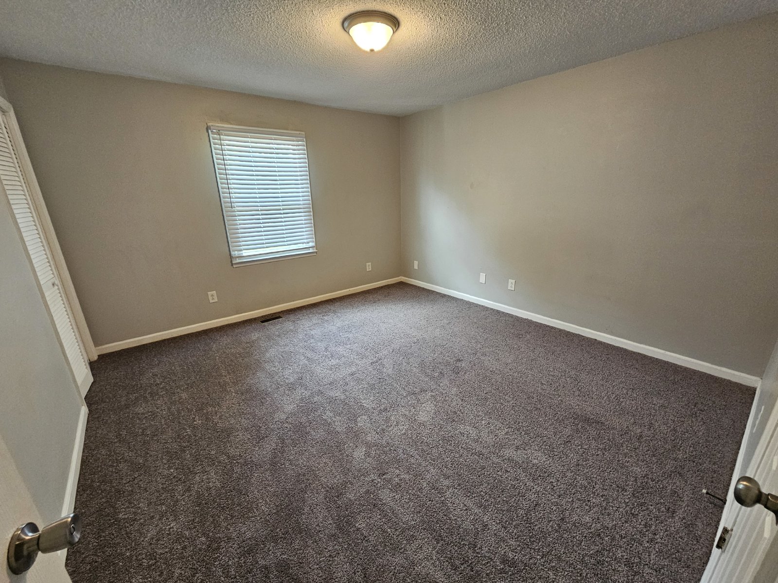 Spacious 2-Story Duplex in Tullahoma! property image