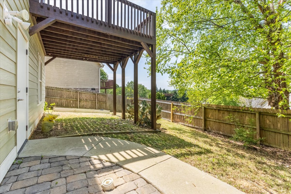 Stunning Home w Million Dollar Views! 4 Beds, 3 Baths, 2 Car Garage, Fireplace & Fenced Yard property image