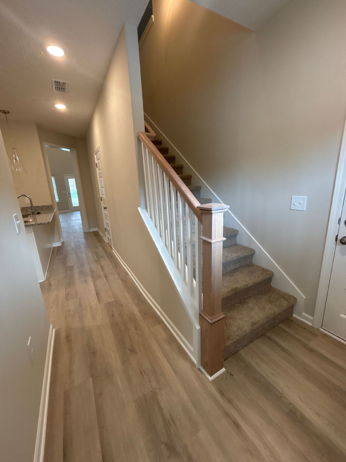 Beautiful 4 Bed 3.5 Bath Townhome Near The Heart Of Shelbyville property image