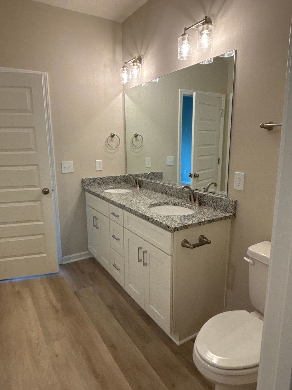 Beautiful 4 Bed 3.5 Bath Townhome Near The Heart Of Shelbyville property image