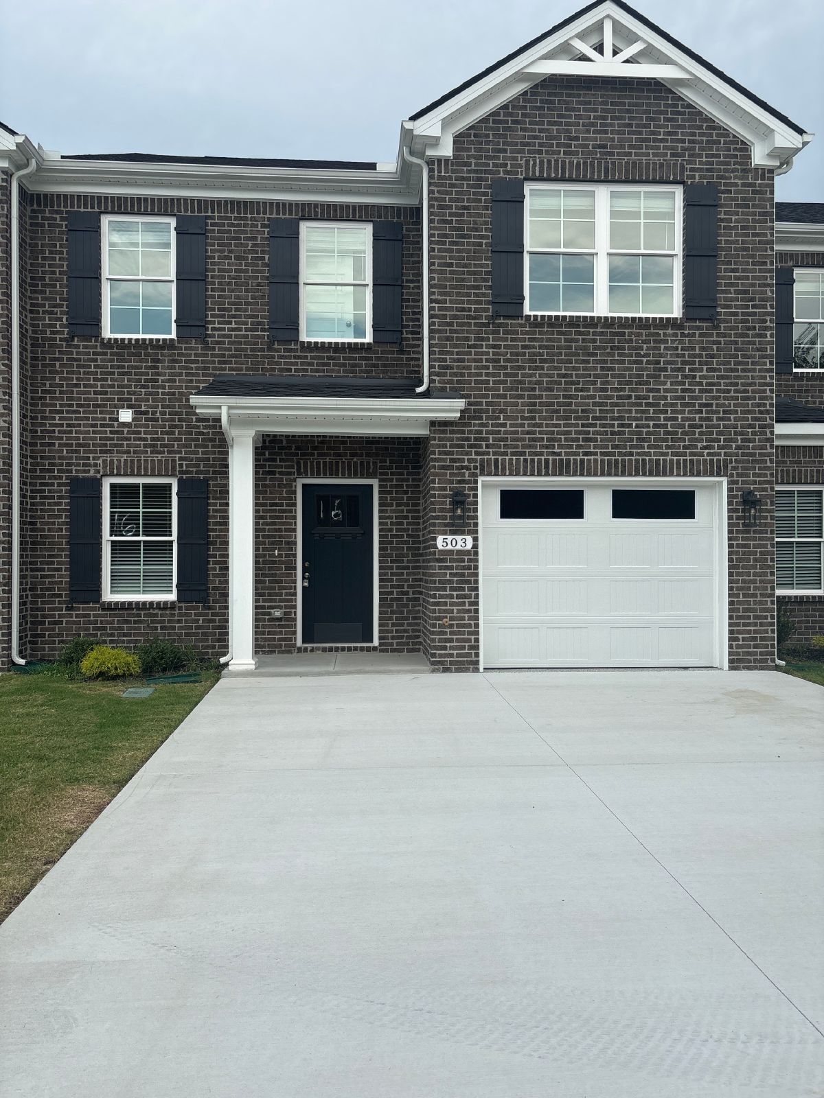 Beautiful 4 Bed 3.5 Bath Townhome Near The Heart Of Shelbyville property image