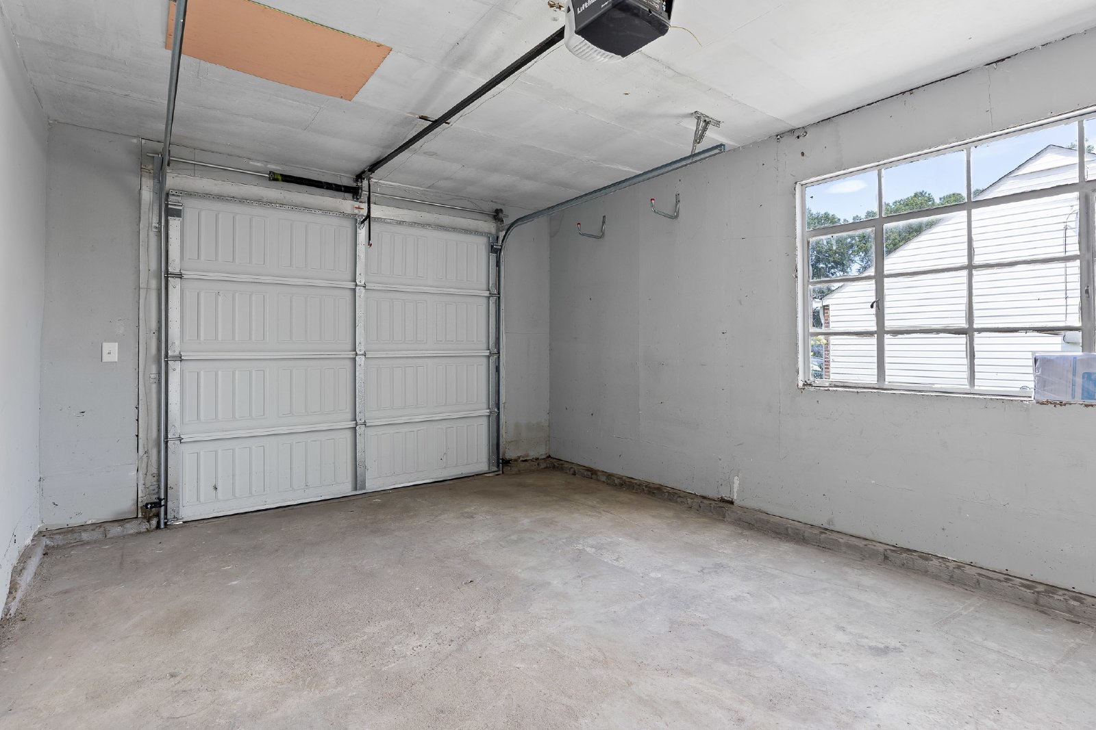 Charming Belvoir Home - 2 Bed, 1 Bath, 1 Car Garage, Fully Fenced Yard! property image