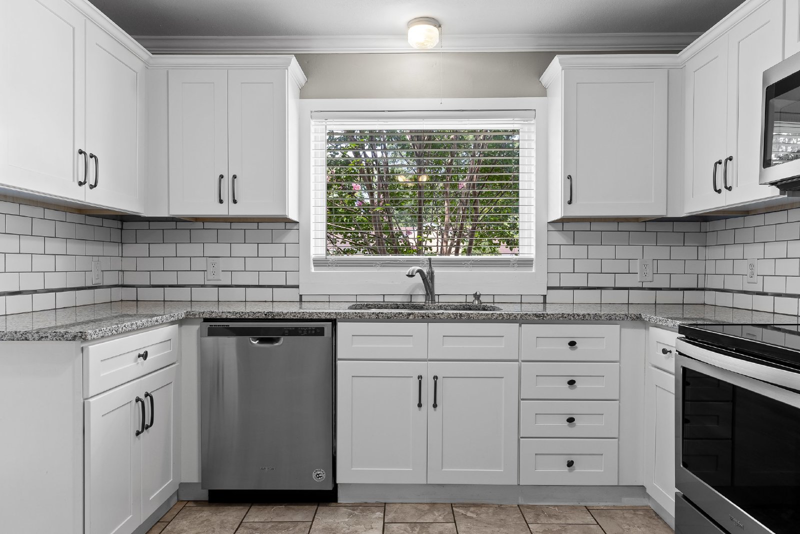 Charming Belvoir Home - 2 Bed, 1 Bath, 1 Car Garage, Fully Fenced Yard! property image