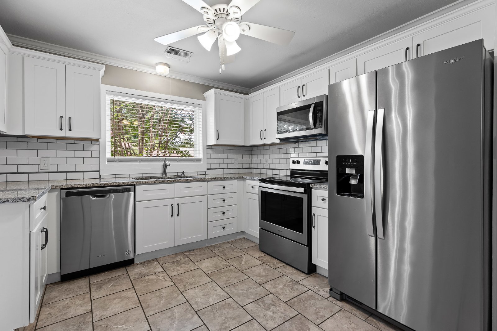 Charming Belvoir Home - 2 Bed, 1 Bath, 1 Car Garage, Fully Fenced Yard! property image