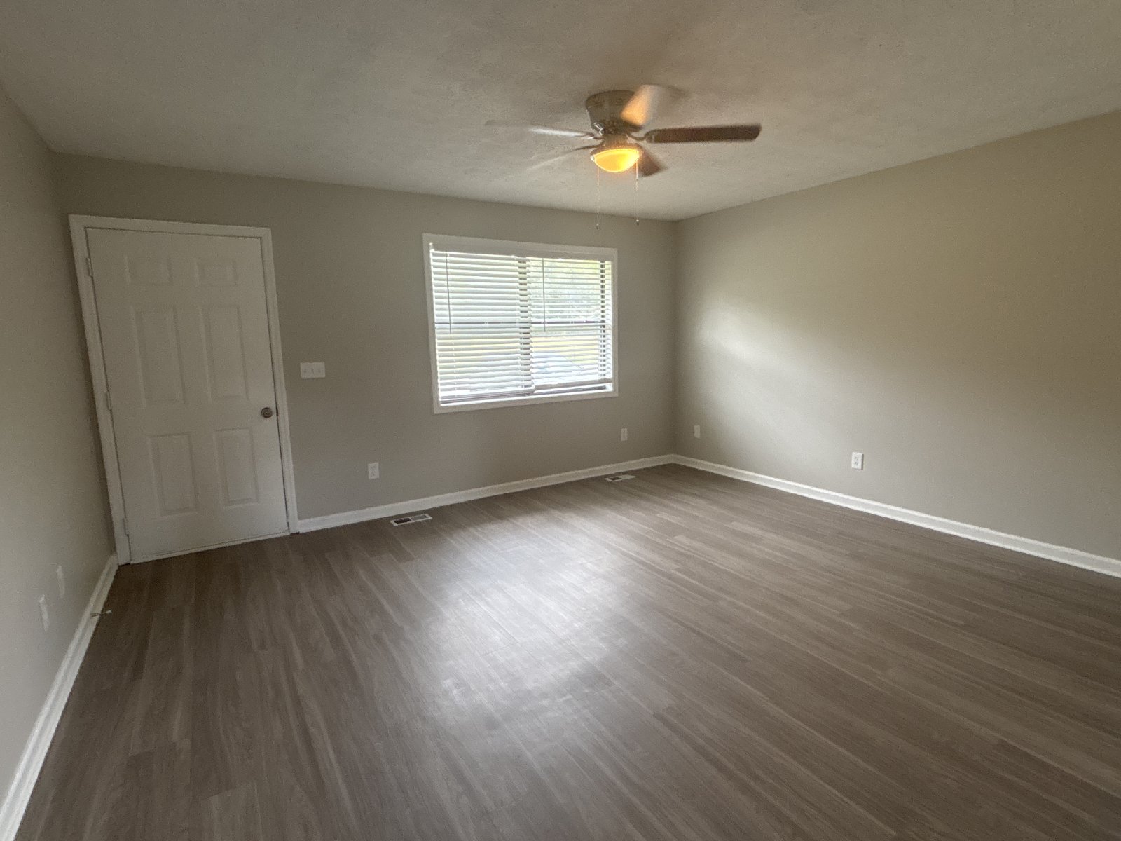 Freshly Renovated 2 Bedroom Duplex in Manchester!... property image