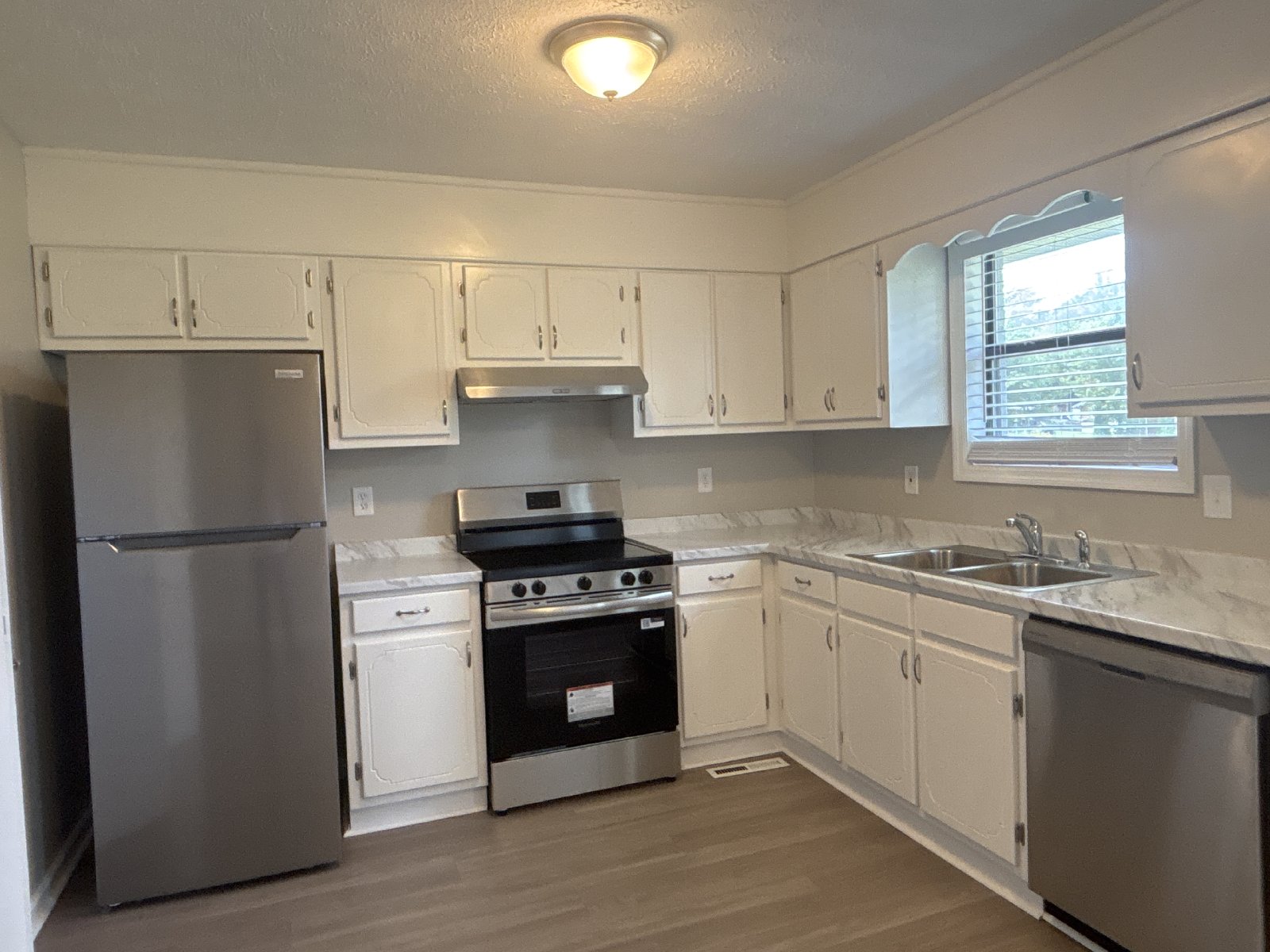 Freshly Renovated 2 Bedroom Duplex in Manchester!... property image