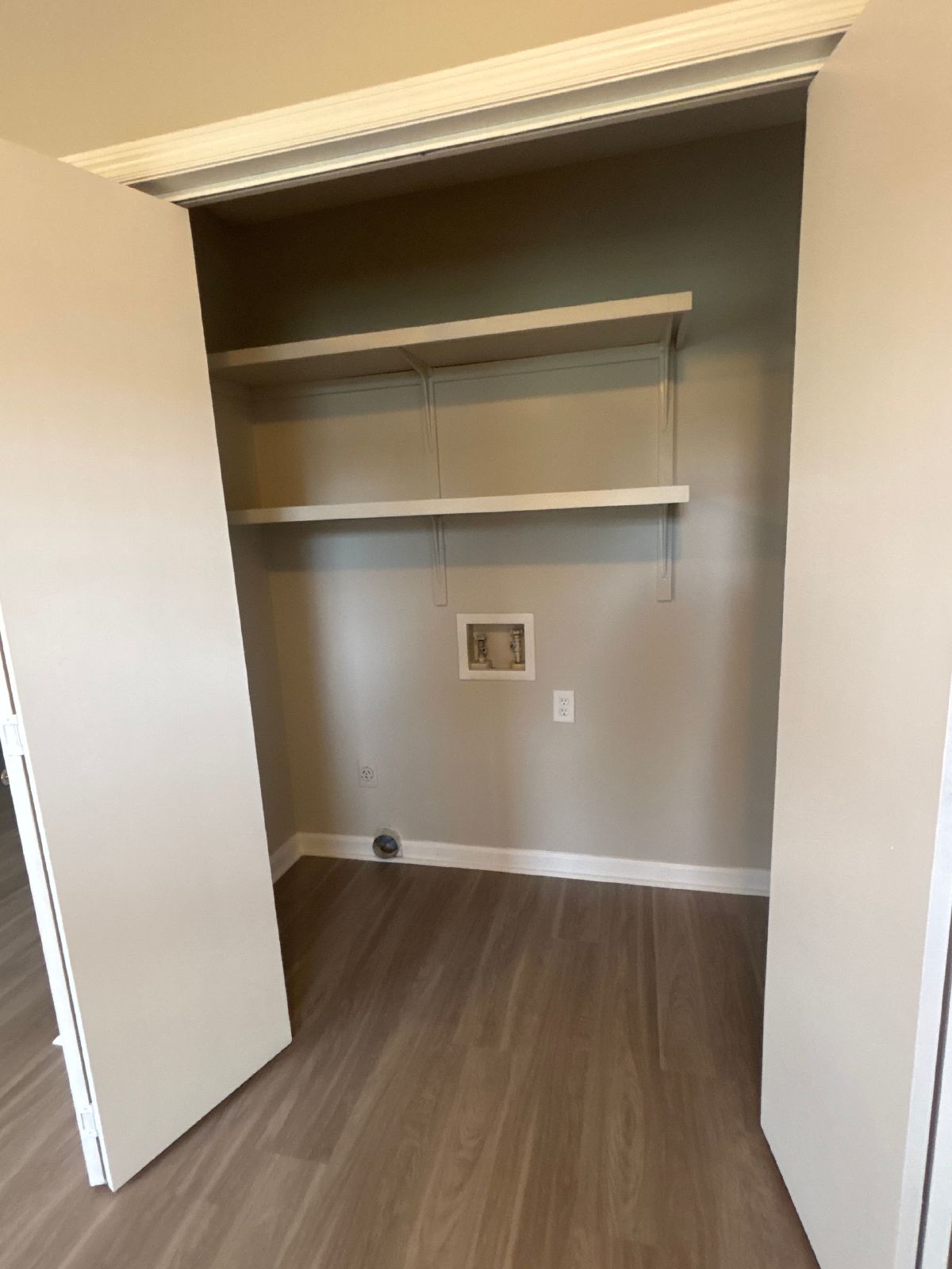 Freshly Renovated 2 Bedroom Duplex in Manchester!... property image