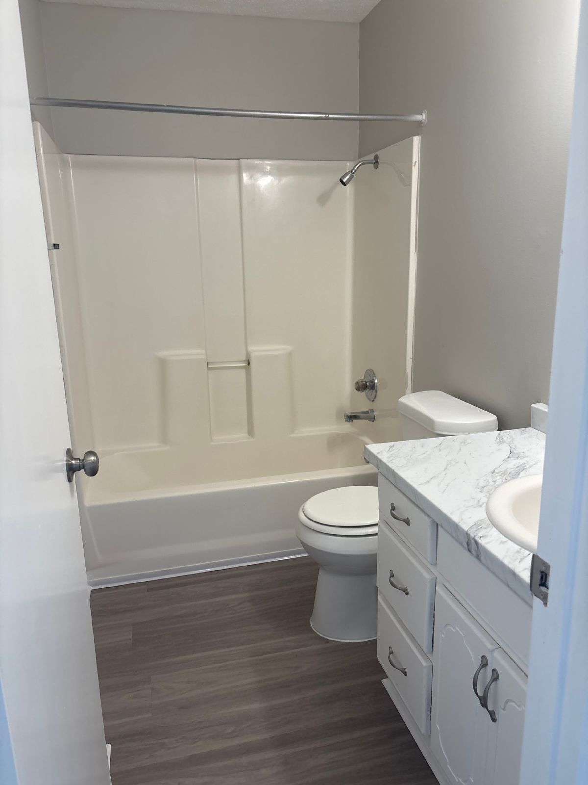 Freshly Renovated 2 Bedroom Duplex in Manchester!... property image
