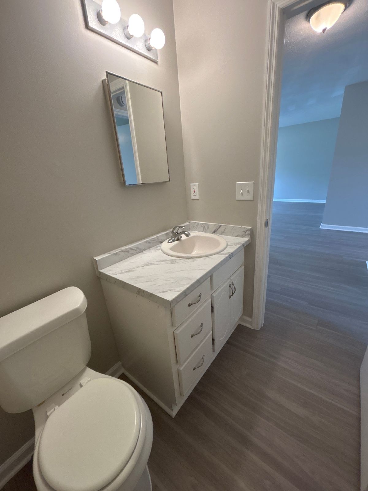 Freshly Renovated 2 Bedroom Duplex in Manchester!... property image