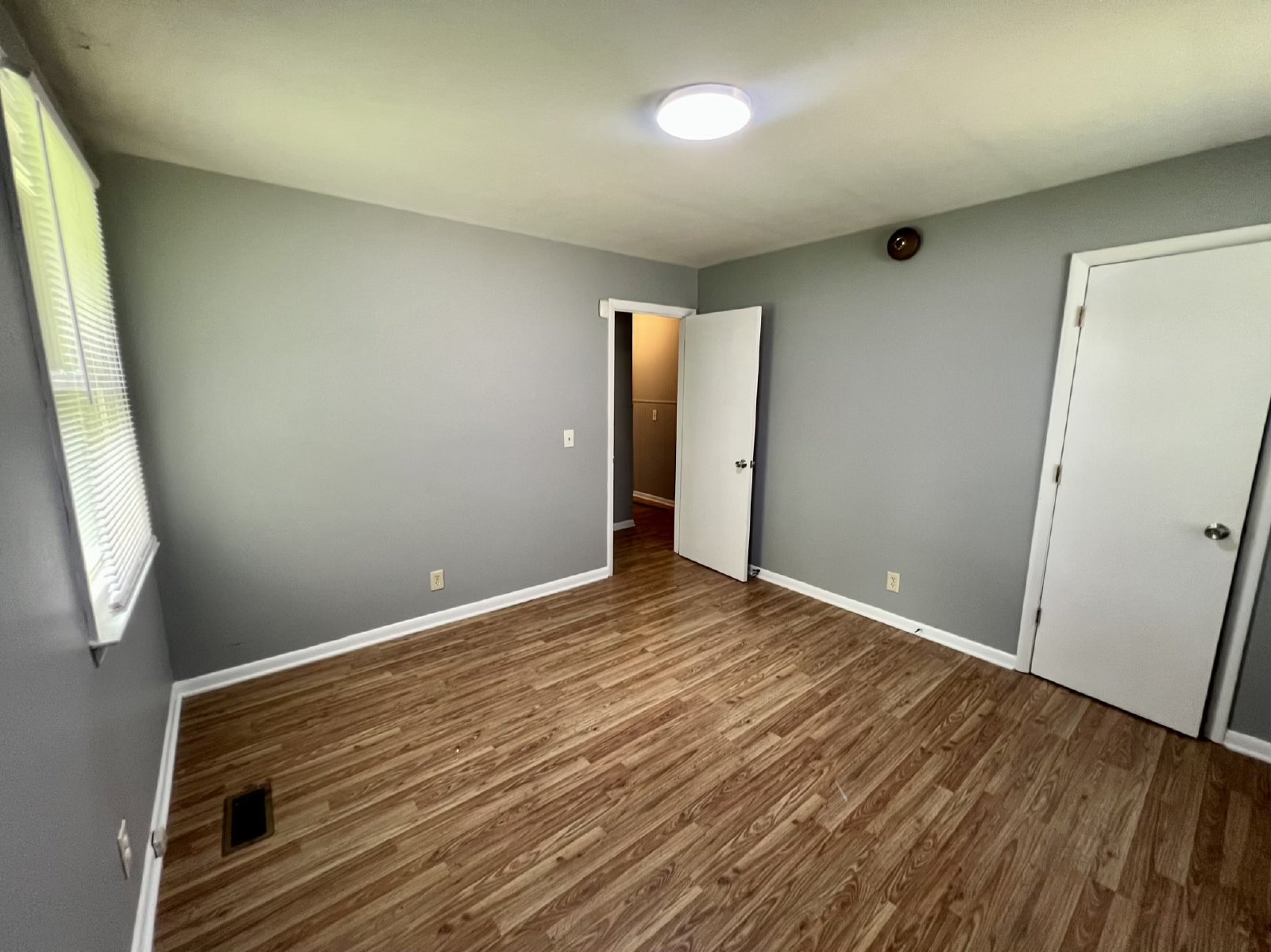 3 Bed 1 Bath Ranch Style Home in Murfreesboro, With Storage Building property image