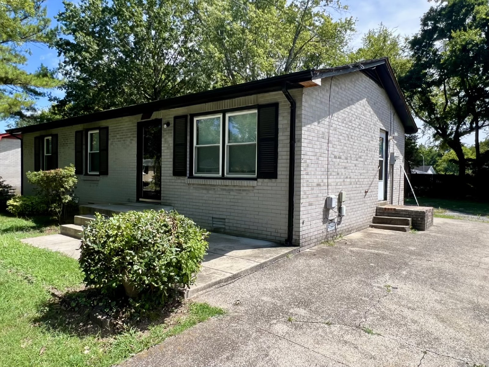 3 Bed 1 Bath Ranch Style Home in Murfreesboro, With Storage Building property image