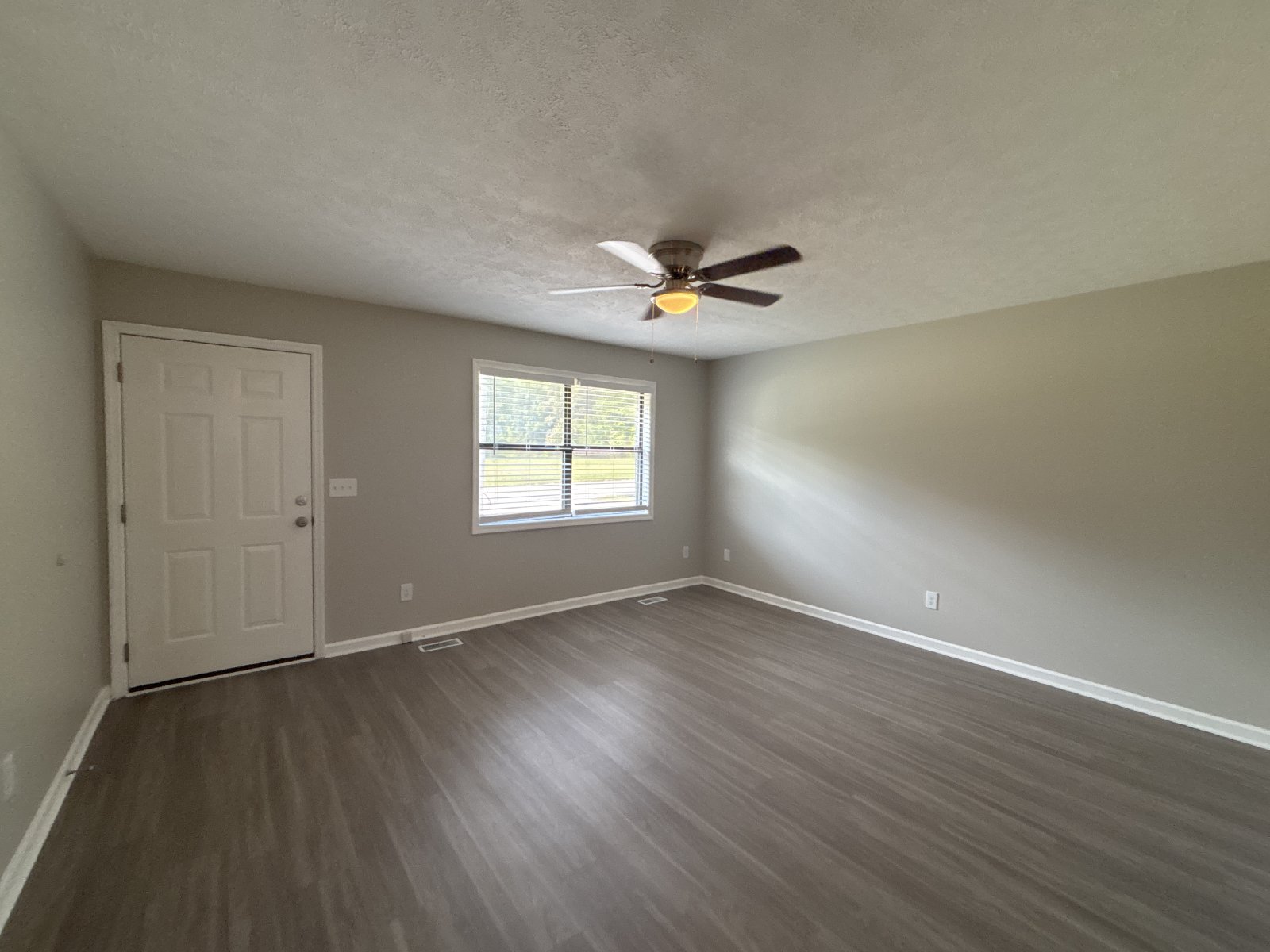 Renovated 2 Bedroom Duplex in Manchester! property image