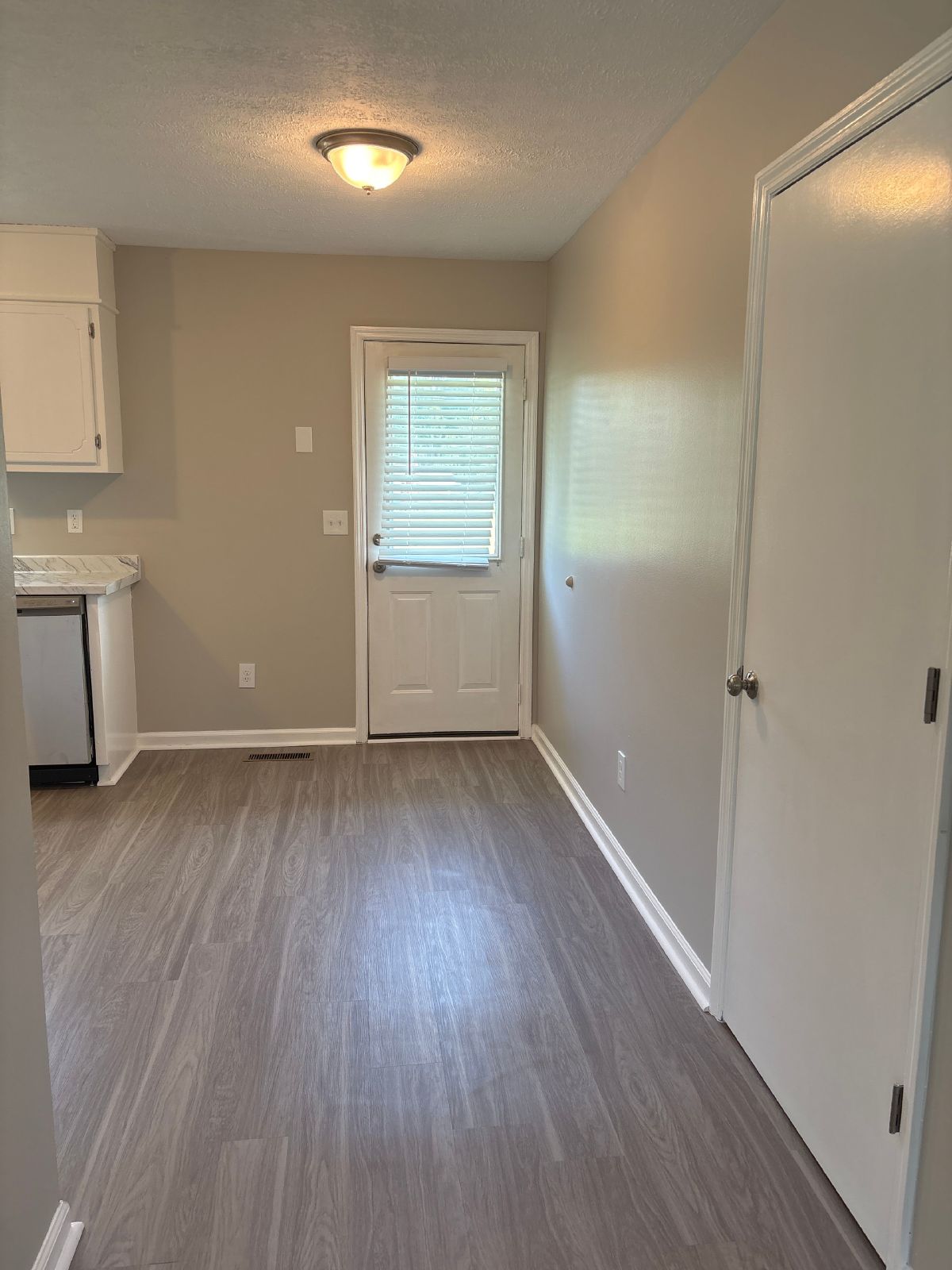 Renovated 2 Bedroom Duplex in Manchester! property image