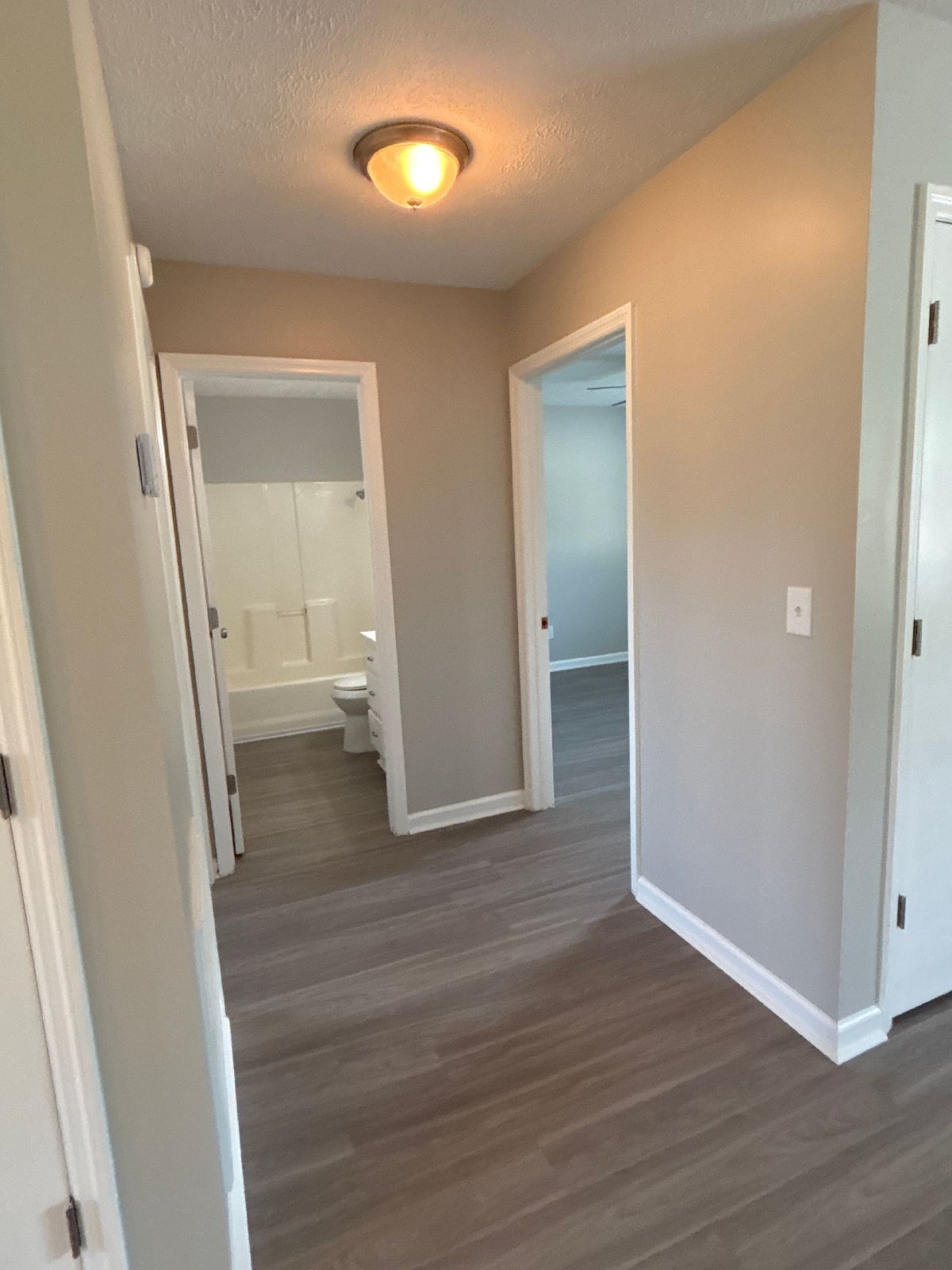 Renovated 2 Bedroom Duplex in Manchester! property image