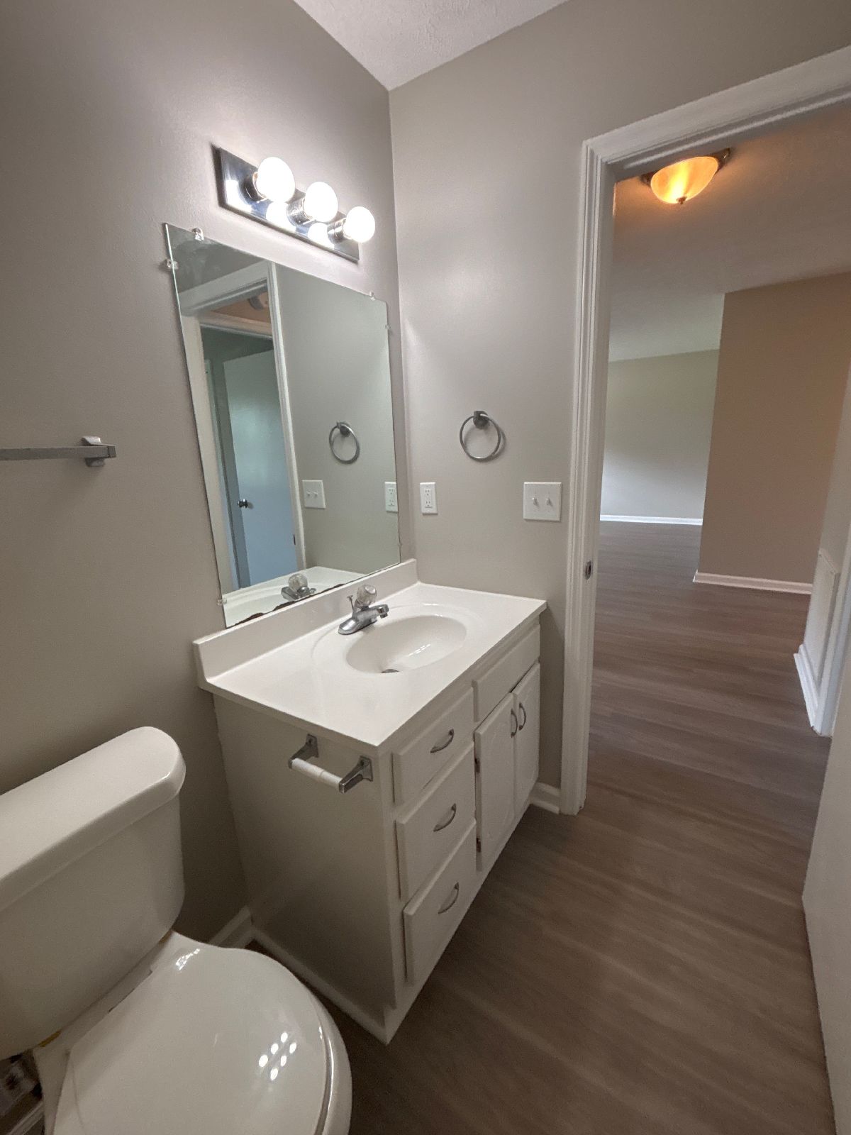 Renovated 2 Bedroom Duplex in Manchester! property image