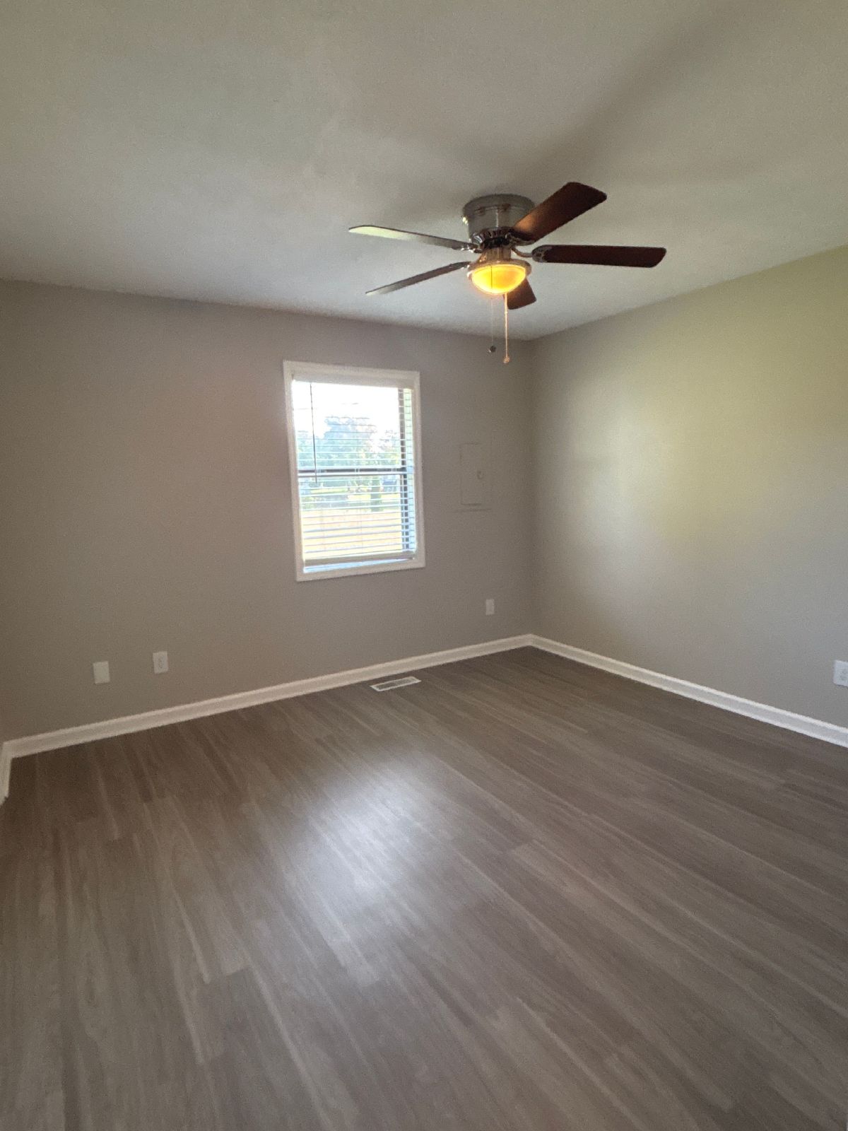 Renovated 2 Bedroom Duplex in Manchester! property image
