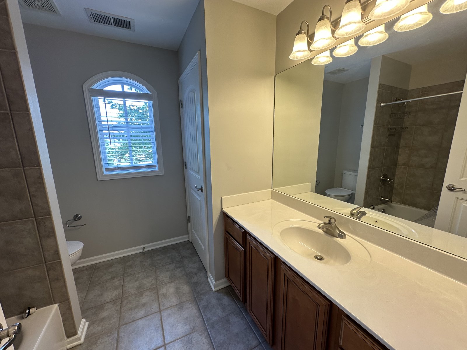Beautiful 4 Bed 3 Bath House In Murfreesboro property image