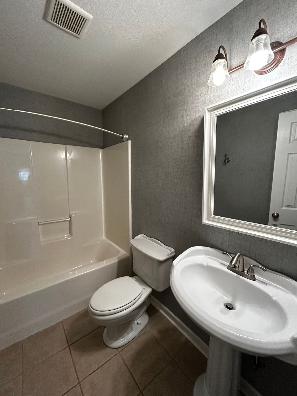 3 Beds, 2 Baths, HUGE Basement Garage in Charming Neighborhood! property image