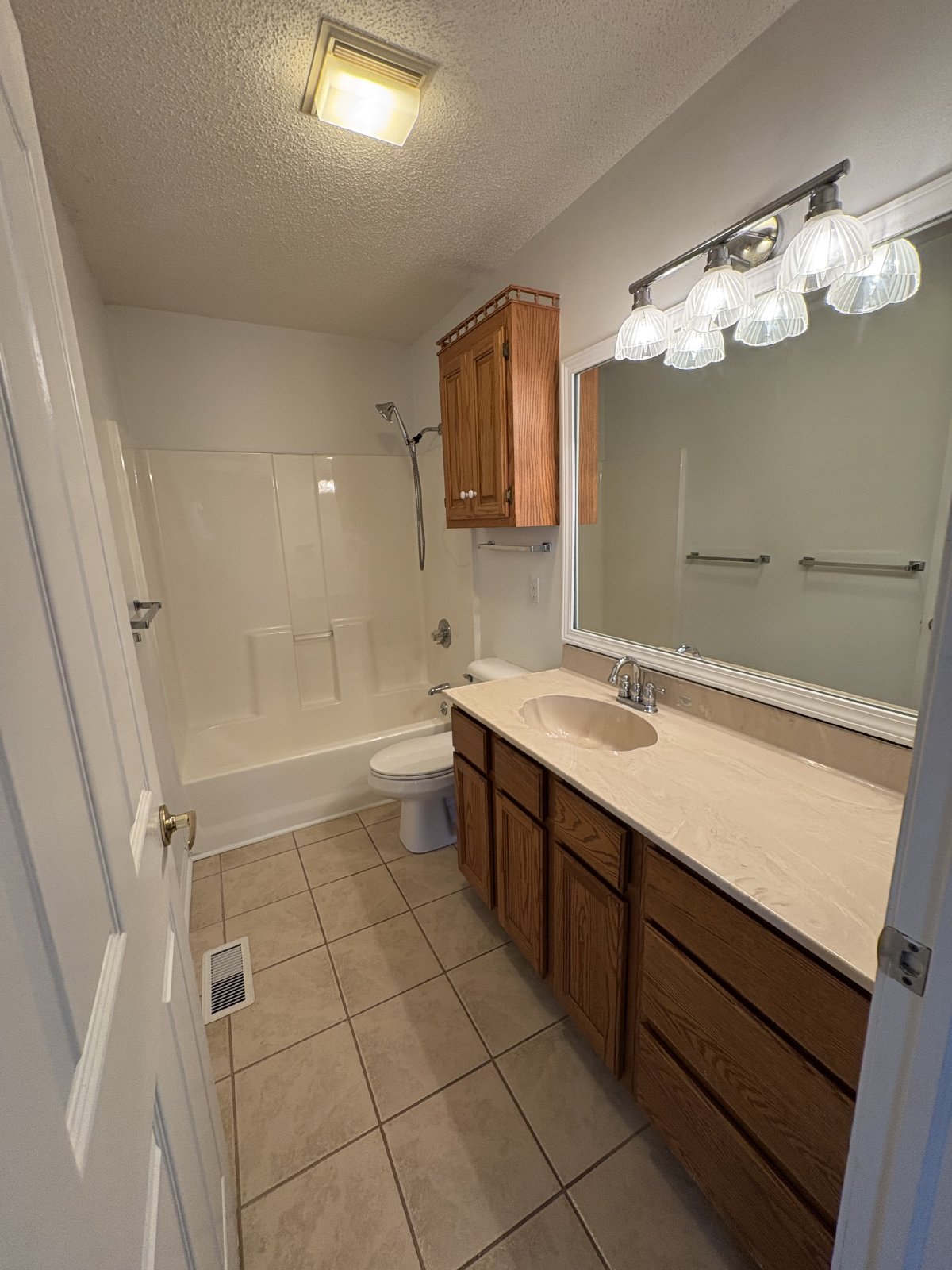 SPACIOUS & Beautiful Home Just Outside of Shelbyville! property image