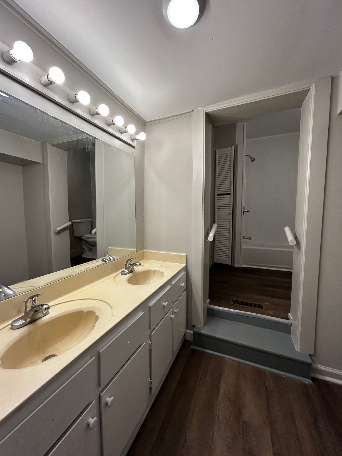 Spacious 4 bed, 2 bath home! Located minutes from Battlefield Pkwy and East Ridge! property image