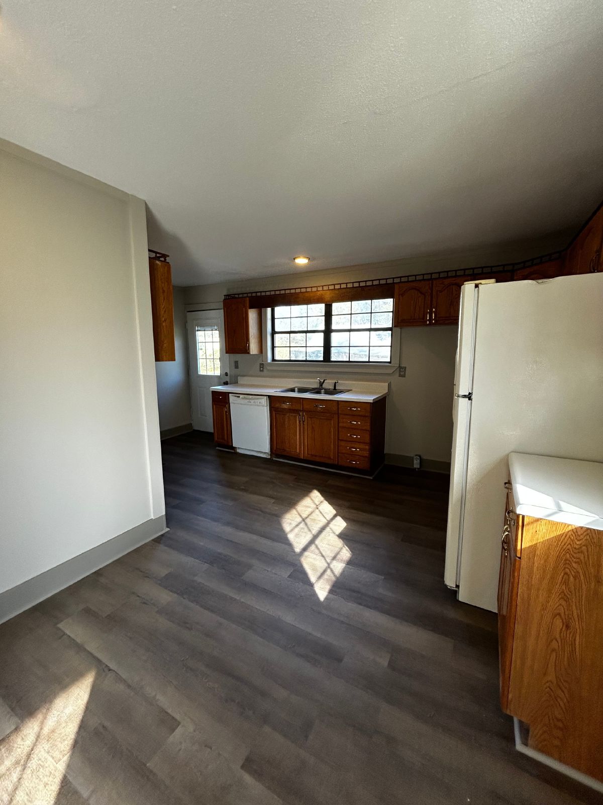 Spacious 4 bed, 2 bath home! Located minutes from Battlefield Pkwy and East Ridge! property image